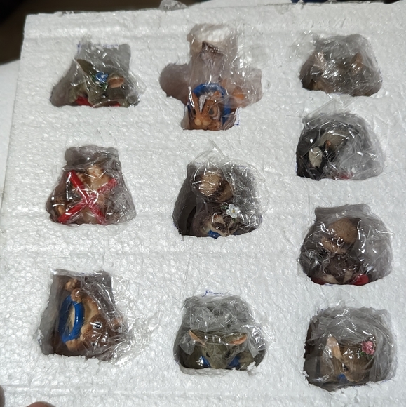 Charming Tails collectible figurines. "Tic Tac Tails" item#98/327. - Picture 6 of 6